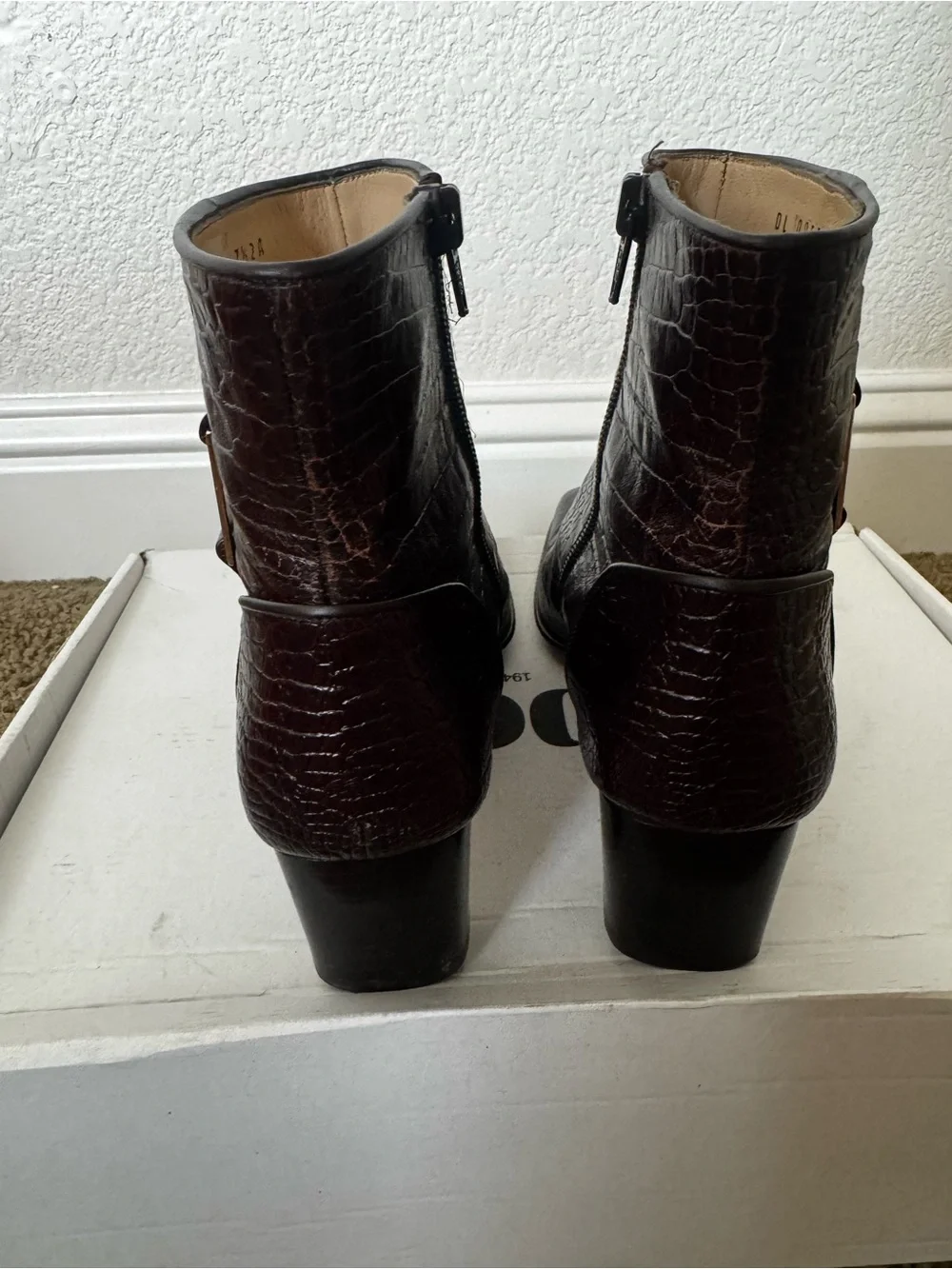Vintage Salvatore Ferragamo Brown Croc-Embossed Leather Ankle Boots 7.5A